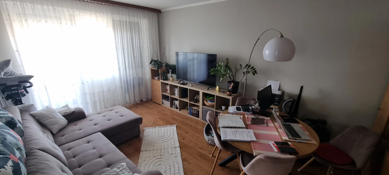 Eladó panellakás, Érd