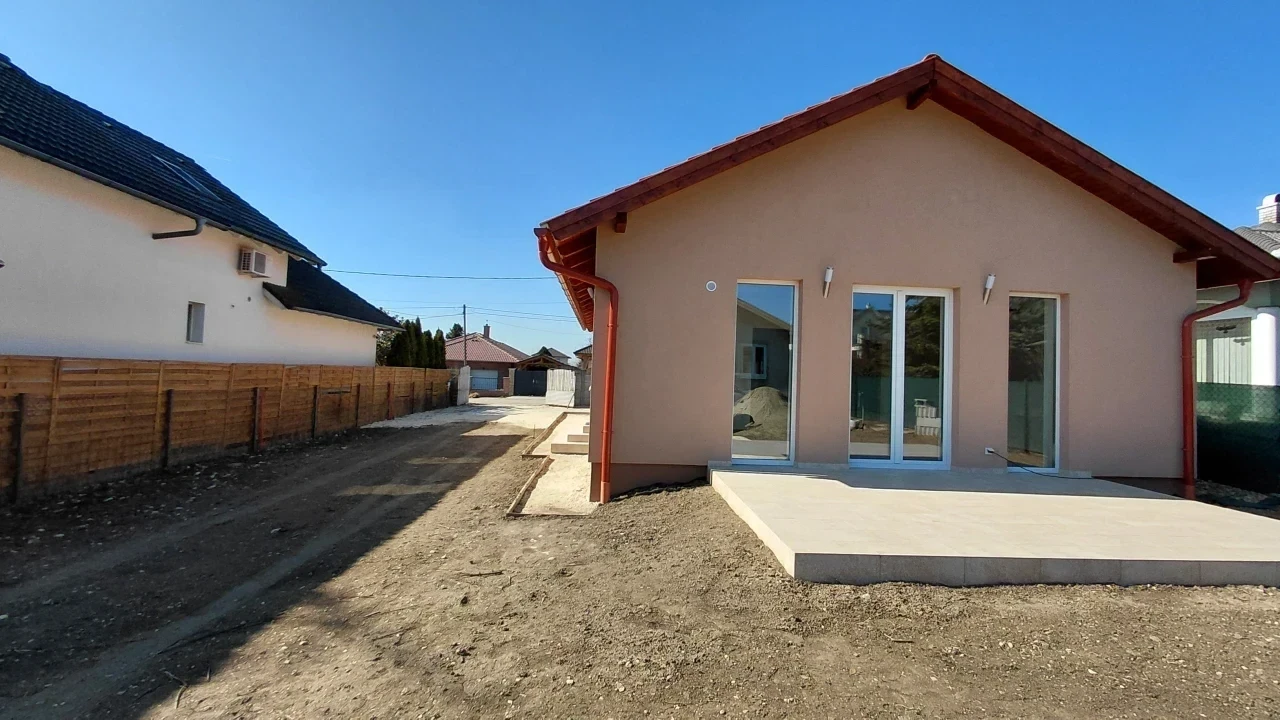 Eladó családi ház, Érd