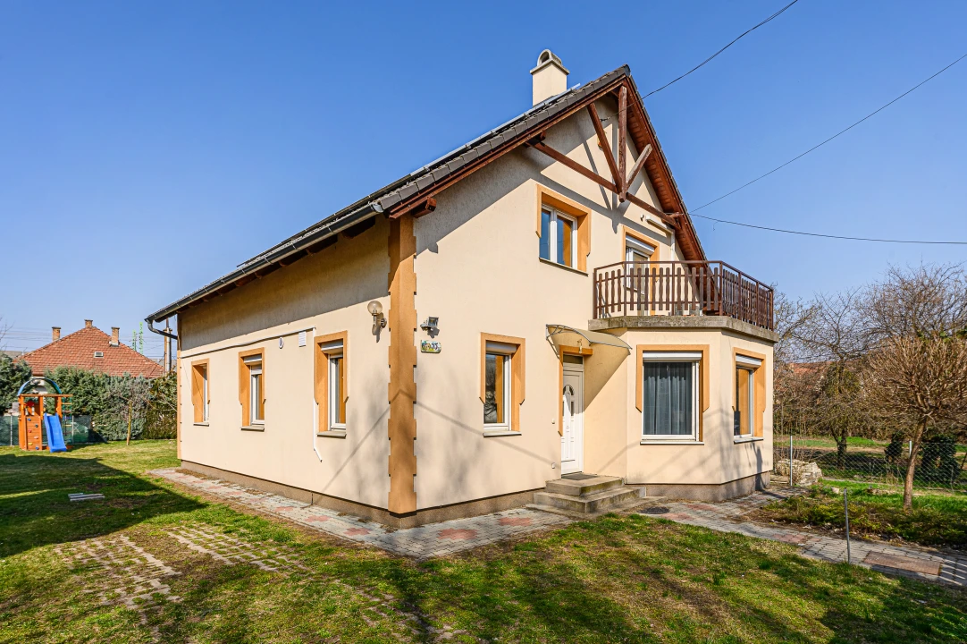 Eladó családi ház, Érd