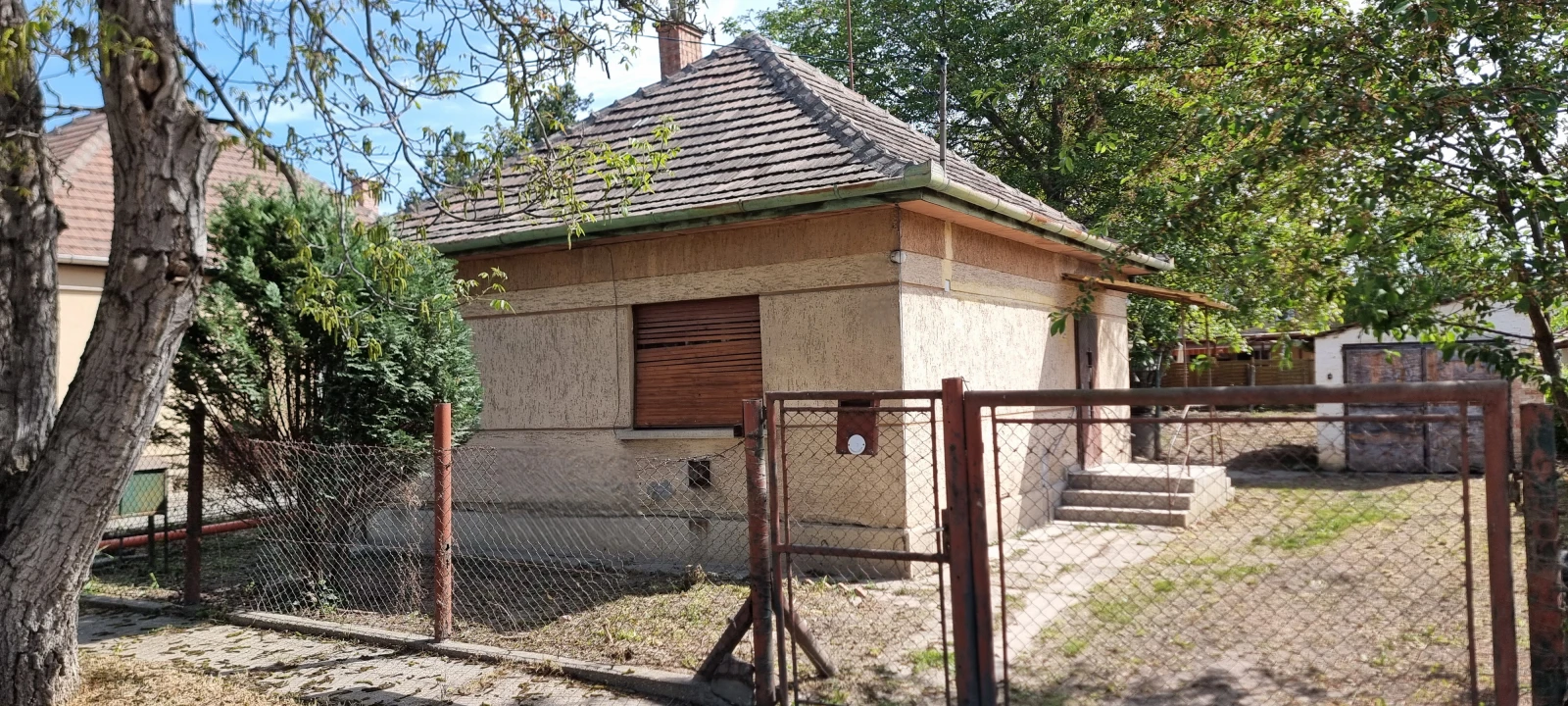 Eladó családi ház, Érd