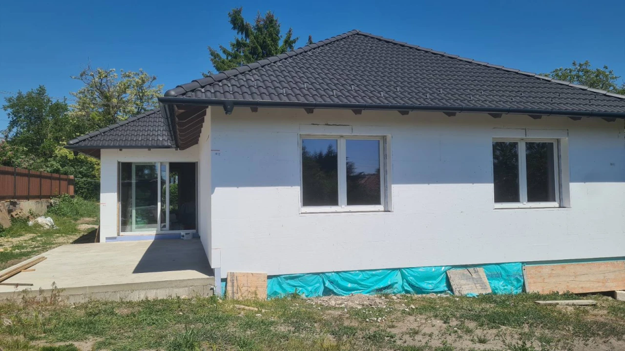 Eladó családi ház, Érd