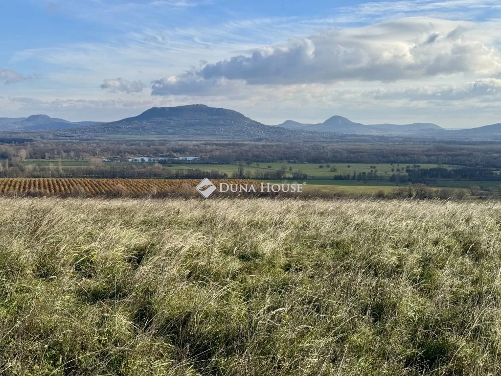 Eladó telek, Nemesvita