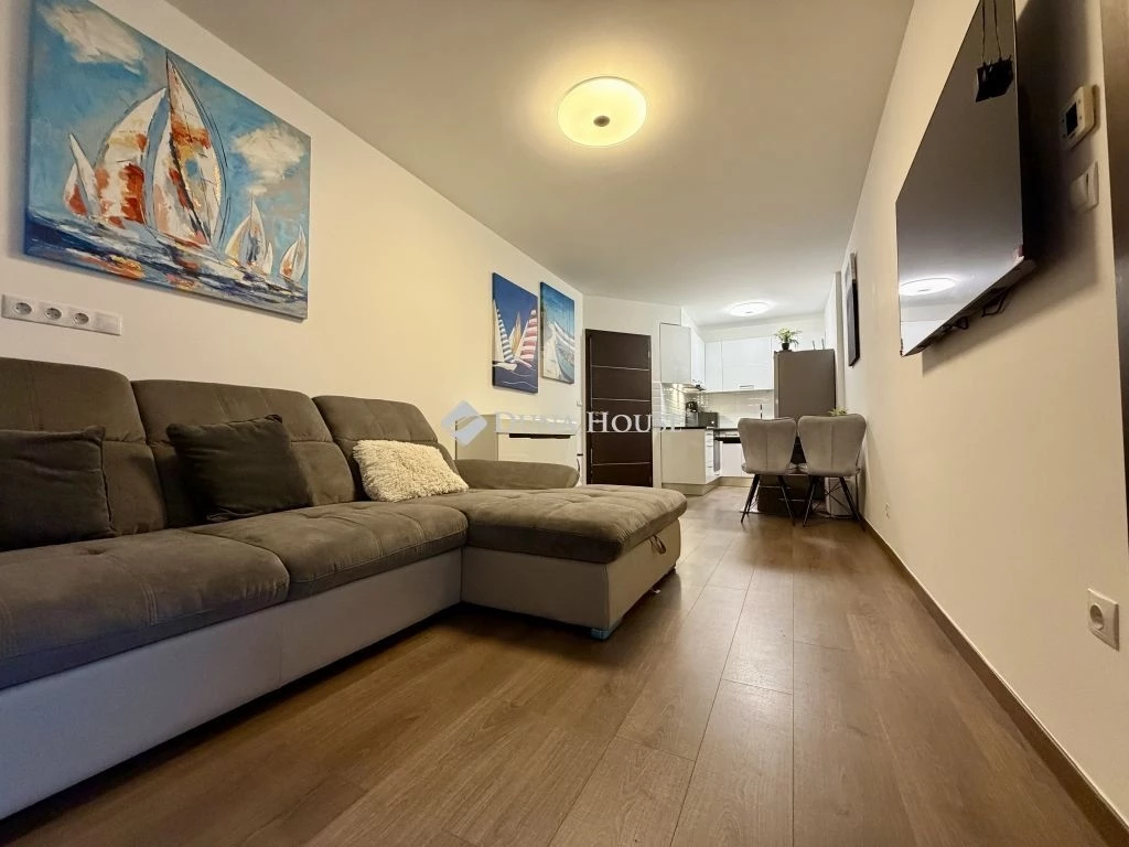 Eladó lakás, Zamárdi