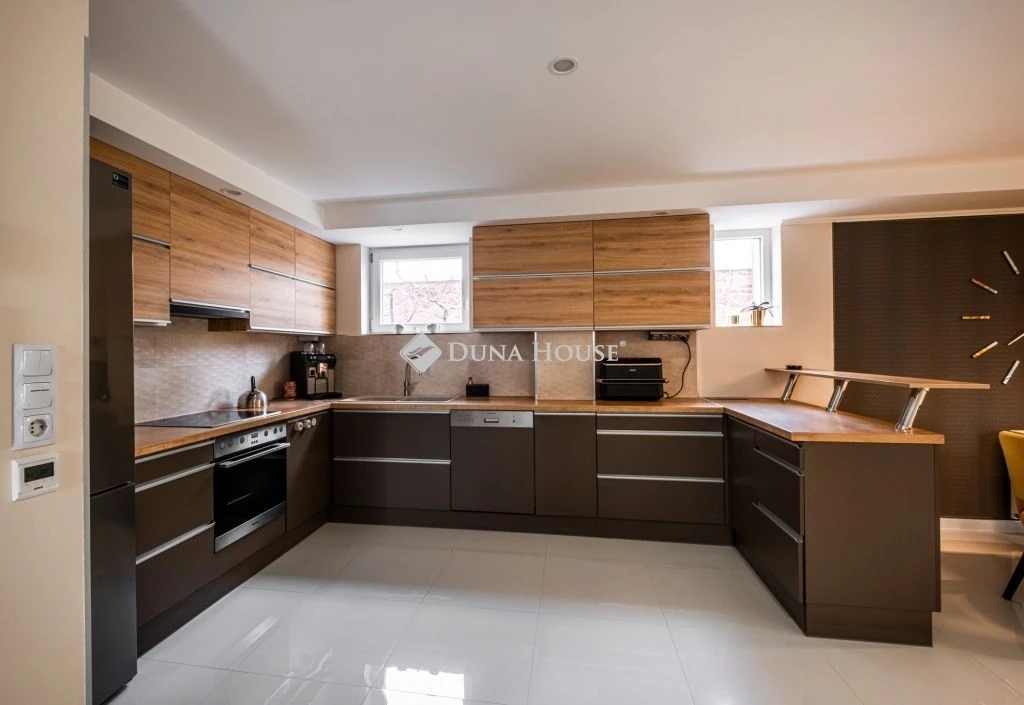 Eladó ház, Balatonalmádi