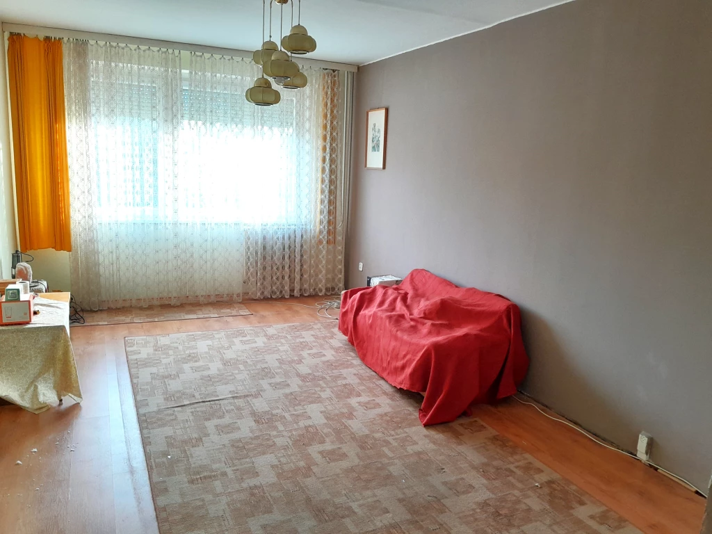 For sale panel flat, Oroszlány