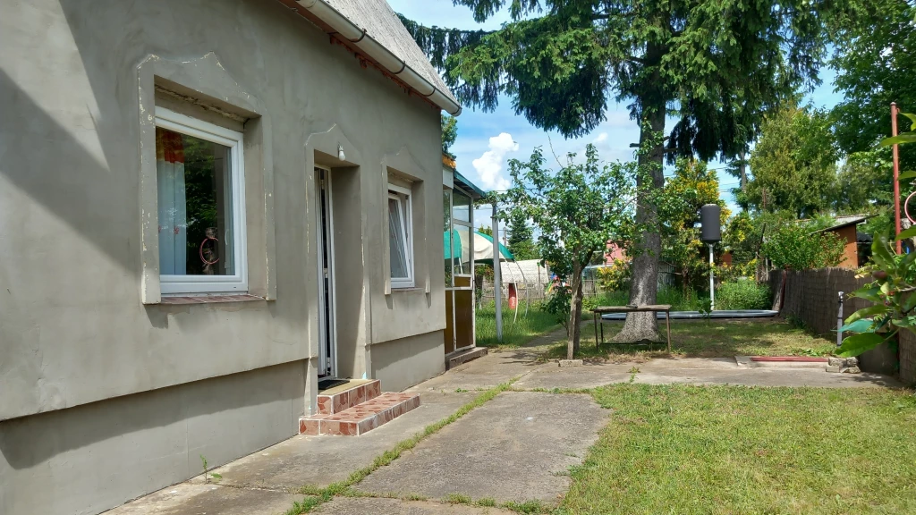 Eladó kertes ház Oroszlány Keszeg utcában, Bokod közelében