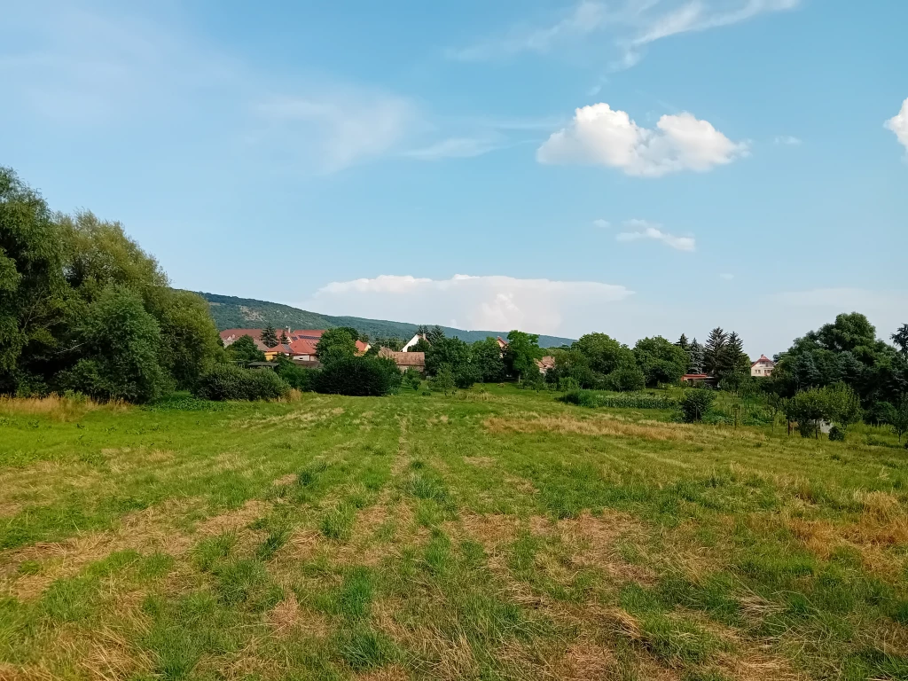 Eladó telek Baj központjában