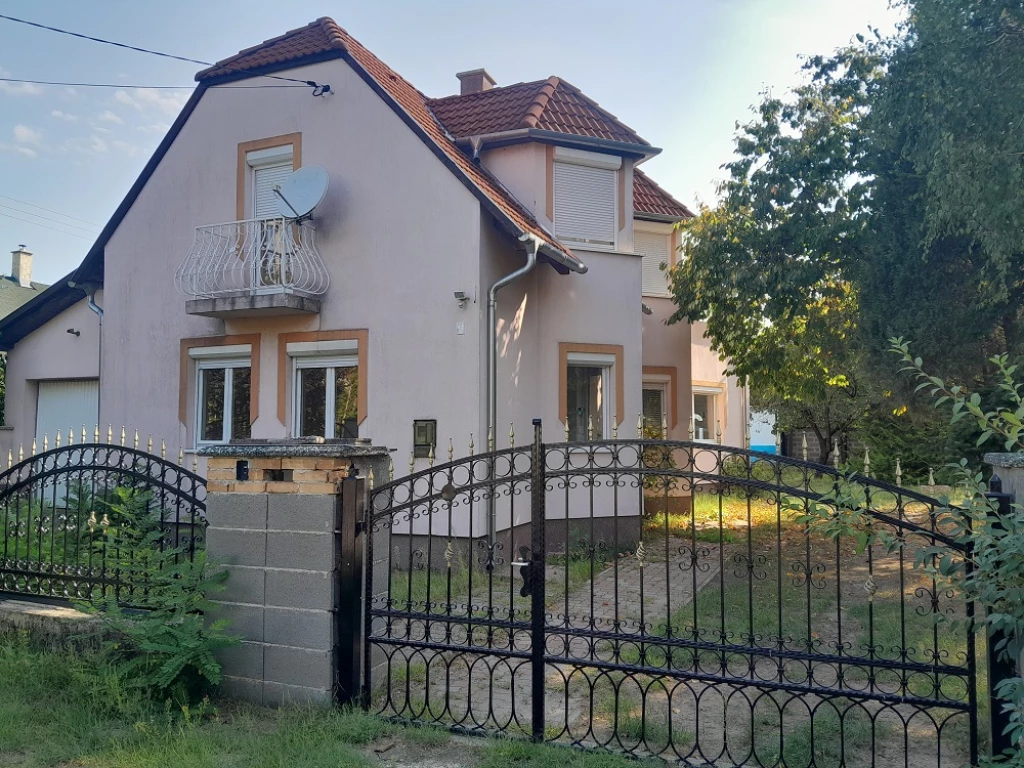 Eladó családi ház Gönyűn – Tökéletes otthon Győr közelében!
