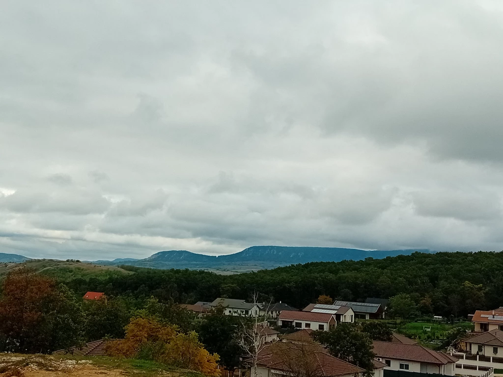 Eladó panorámás, belterületi építési telkek, a festői Somlyó Lakóvölgyben, Pilisjászfalun!