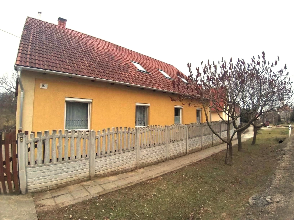 Eladó családi ház Vérteskethelyen rengeteg lehetőséggel!