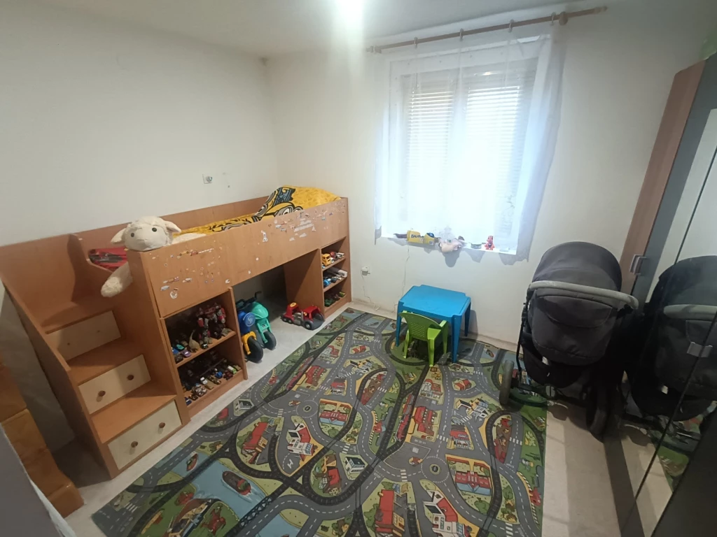 Bakonyszombathelyen eladó egy jó elosztású, otthonos családi ház
