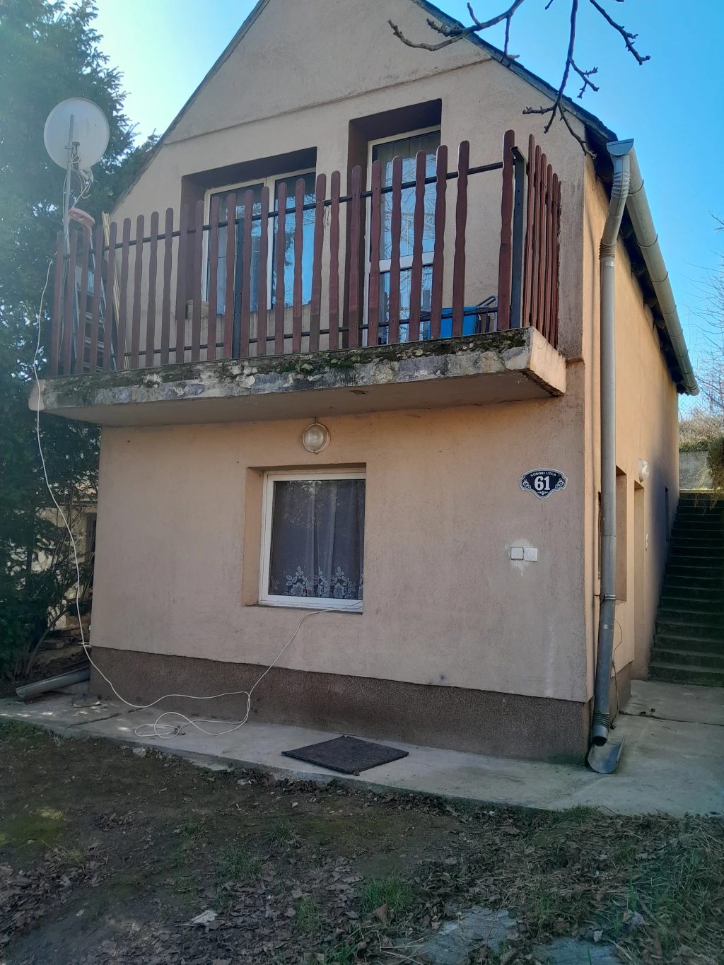 Eladó kétszintes családi ház Tatabányán, a Gödöri utcában!