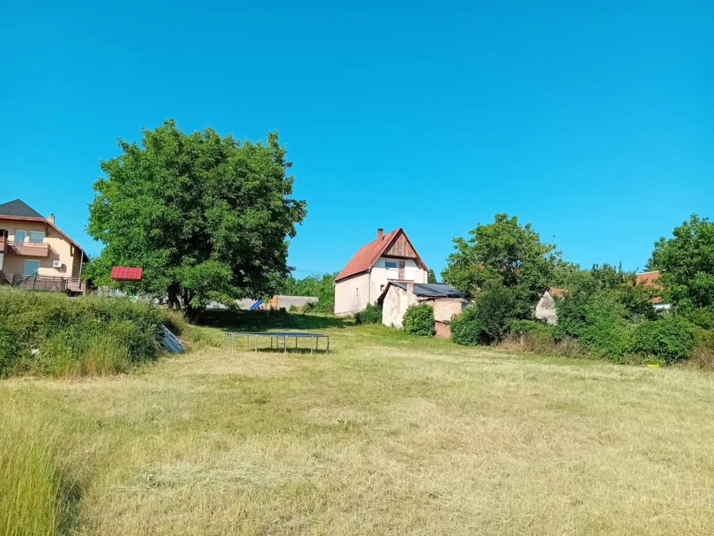  Eladó építési telek Esztergom-Kertvárosban, örökpanorámával! Lehetőség, amit nem érdemes kihagyni!
