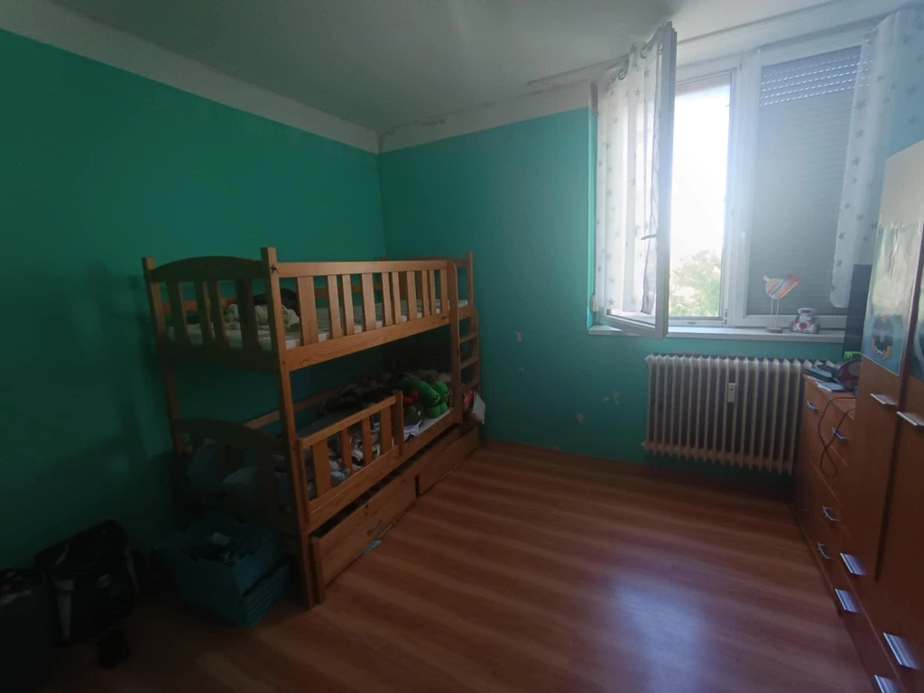 Eladó lakás Oroszlány kedvelt részén, a Malom-tó közelében!