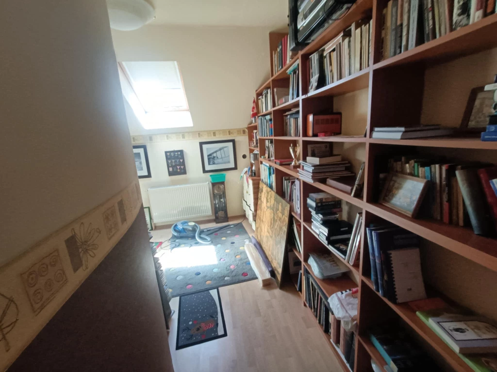 Eladó hangulatos, medencés családi ház Mányon!