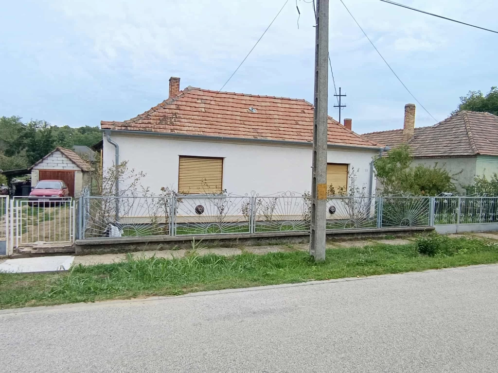 Eladó családi ház Környén, nagy telekkel és kiváló lehetőségekkel!