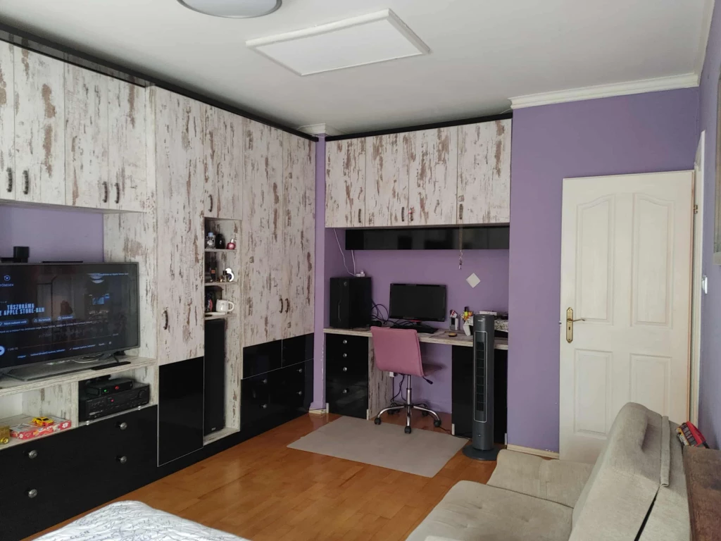 Eladó felújított, 2 szobás tégla lakás Oroszlány kedvelt, központi–csendes részén!