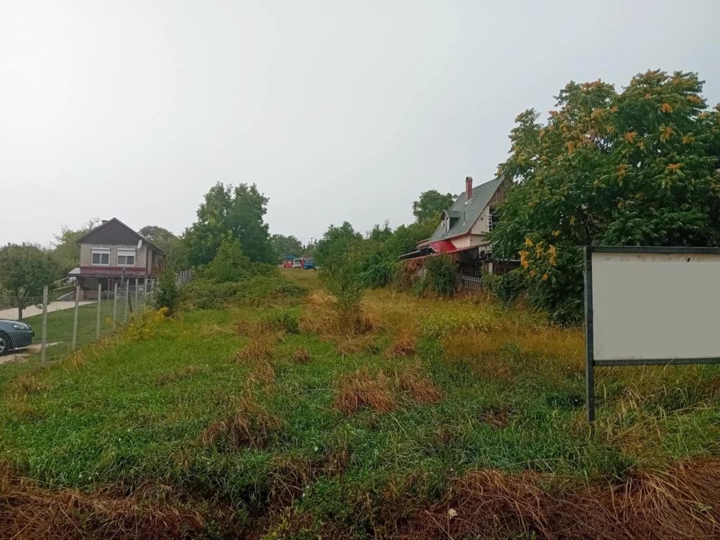  Eladó telek Mányon, a főút mellett – Zsámbék szomszédságában!