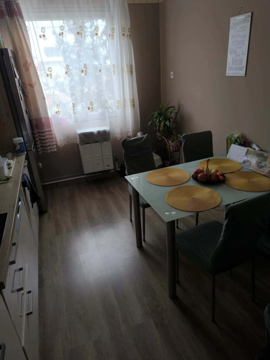  Bábolna Rózsaerdei útján eladó egy 58 m²-es, földszinti, felújított lakás