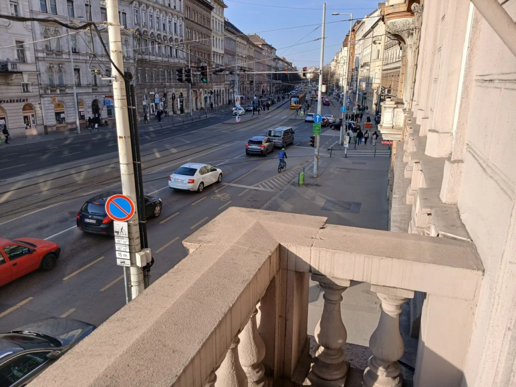 Eladó tágas lakás Budapest 9.kerületben a Ferenc körúton – tökéletes otthon vagy befektetés!