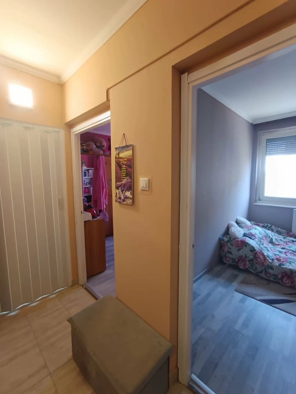 Eladó Tatabányán, a Gál István lakótelepen egy 4. emeleti, 1+2 félszobás, nagy erkélyes panellakás!