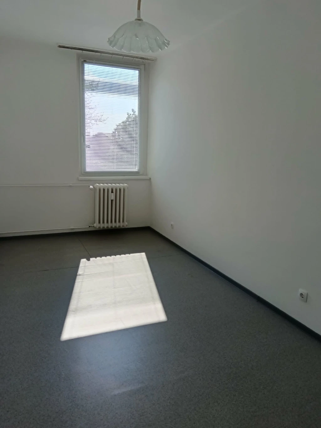 ELADÓ KÜLÖNLEGES LAKÁS TATABÁNYA KERTVÁROSBAN – ÖRÖK PANORÁMÁVAL! 
