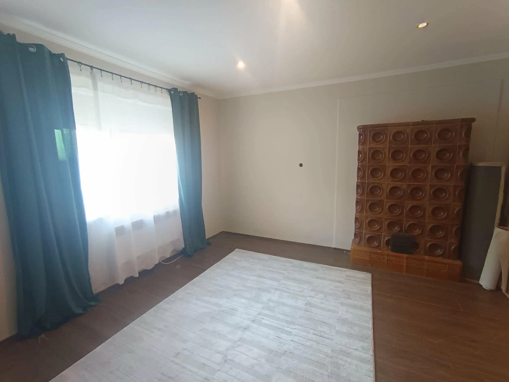 Eladó 55 m²-es, magasföldszinti lakás Oroszlány kedvelt, központi részén!