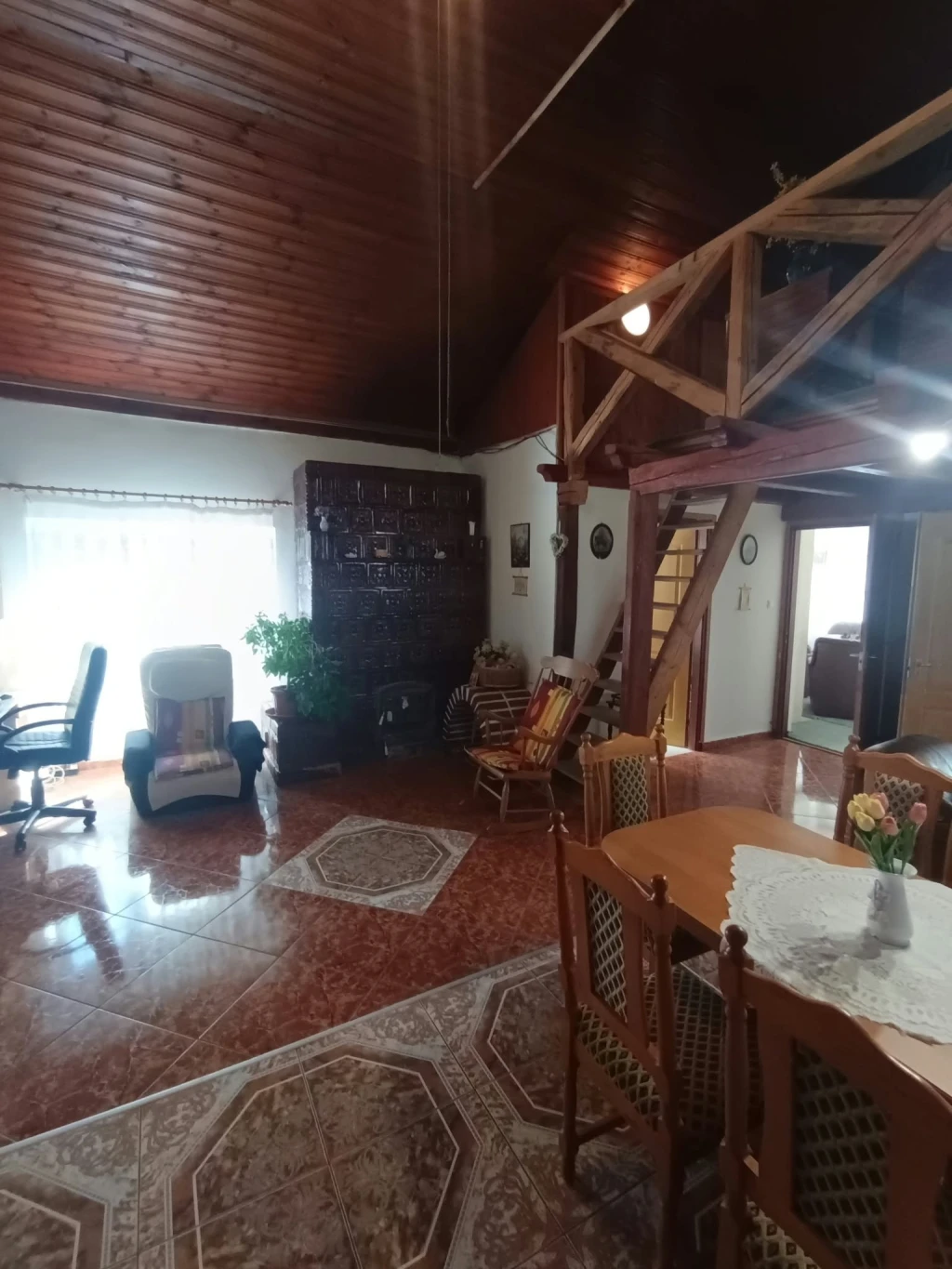ÁCSON 131 M²-ES CSALÁDI HÁZ, 1200 M²-ES TELEKKEL