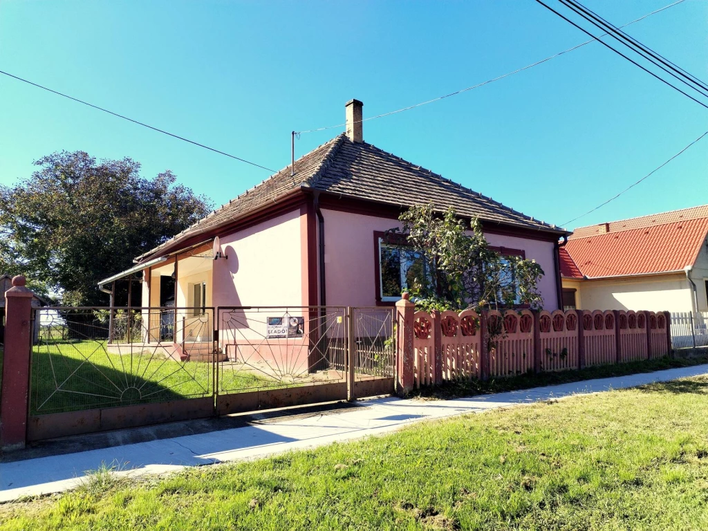 Eladó családi ház, Sávoly