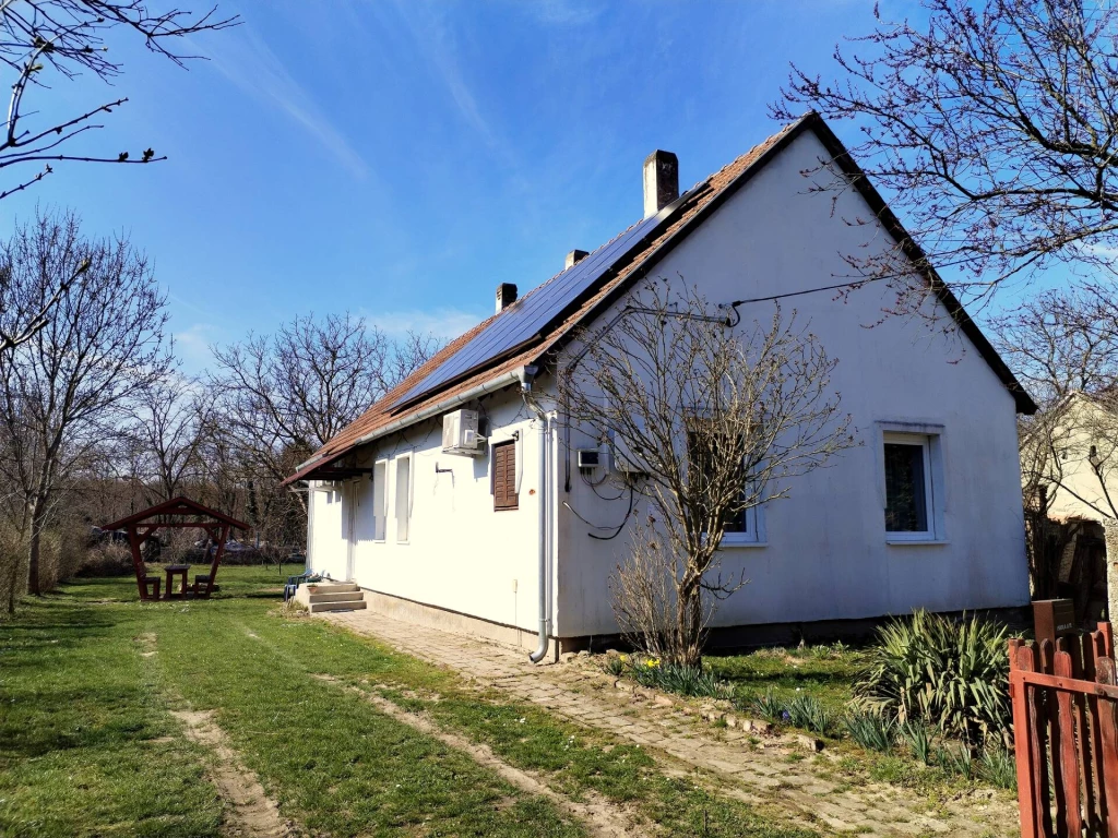 Eladó családi ház, Tikos