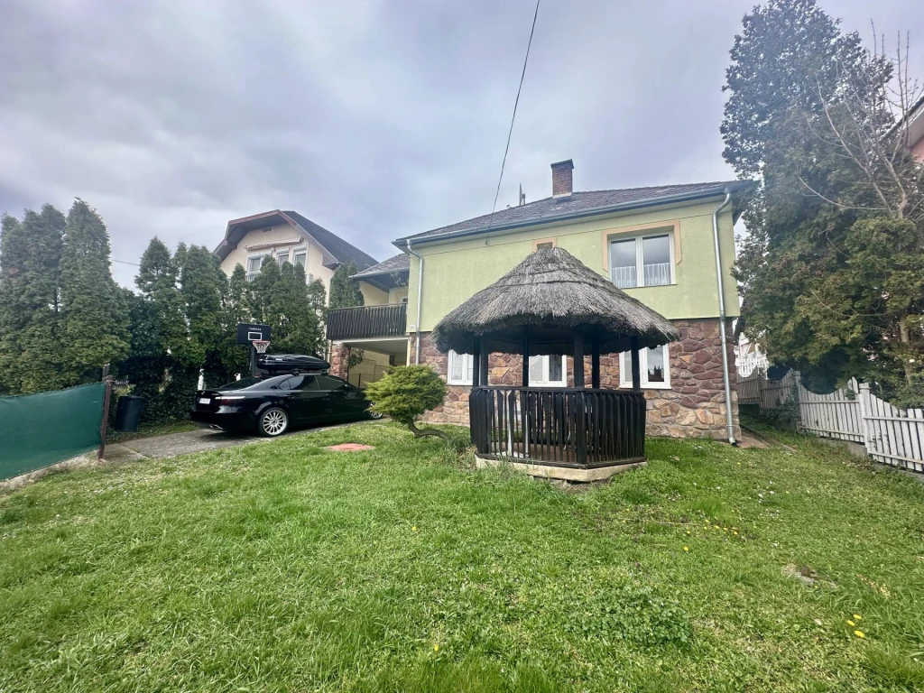 Eladó családi ház, Hévíz