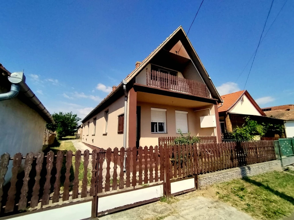 c3-1-name c2-1-name, Balatonújlak