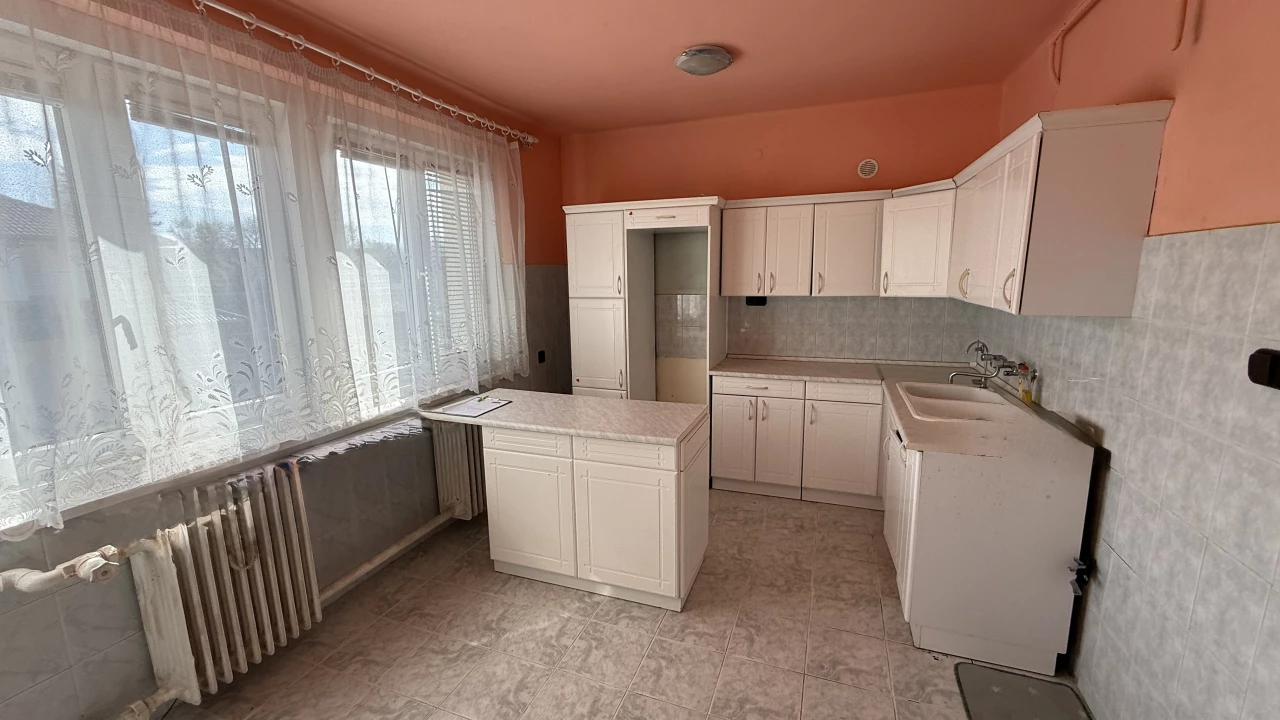 Eladó téglalakás, Debrecen