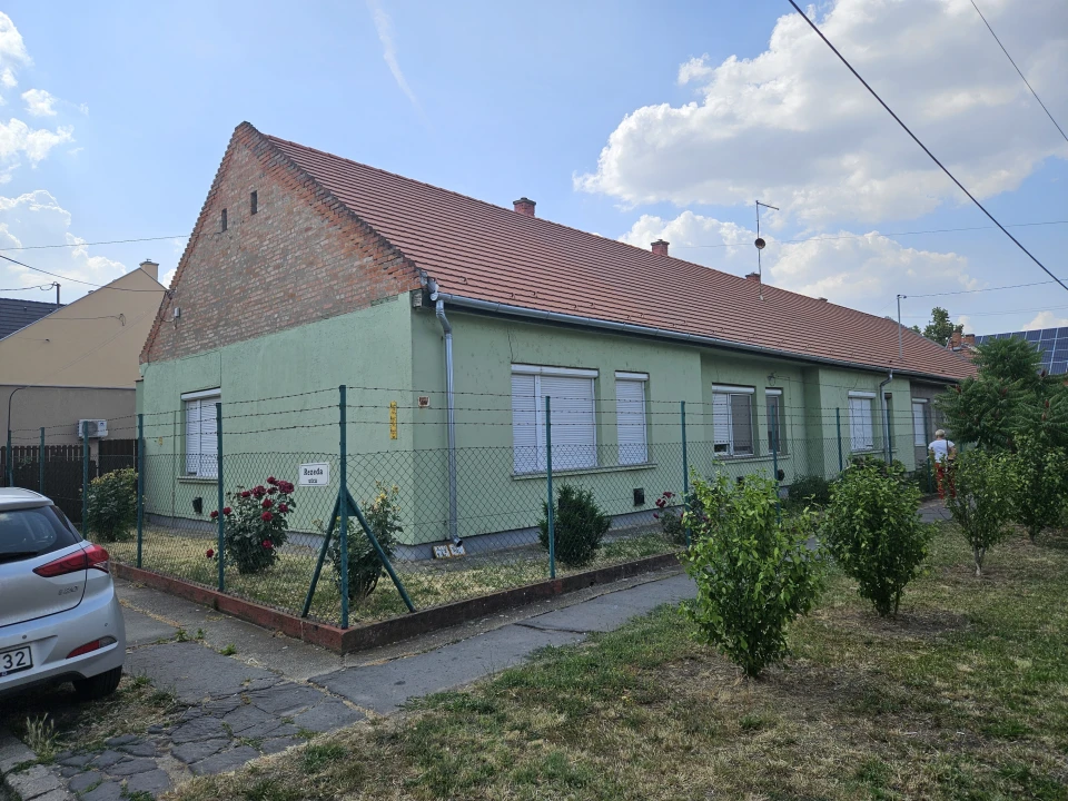Eladó sorház, Szolnok