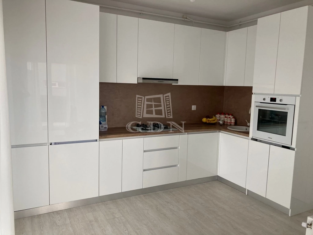 Eladó téglalakás, Marosvásárhely, Livezeni, De vanzare Apartament cu 2 camere