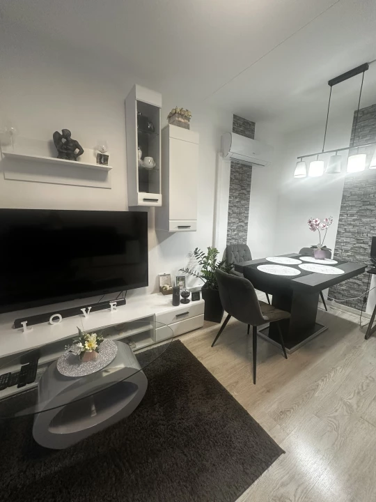 Eladó panellakás, Debrecen