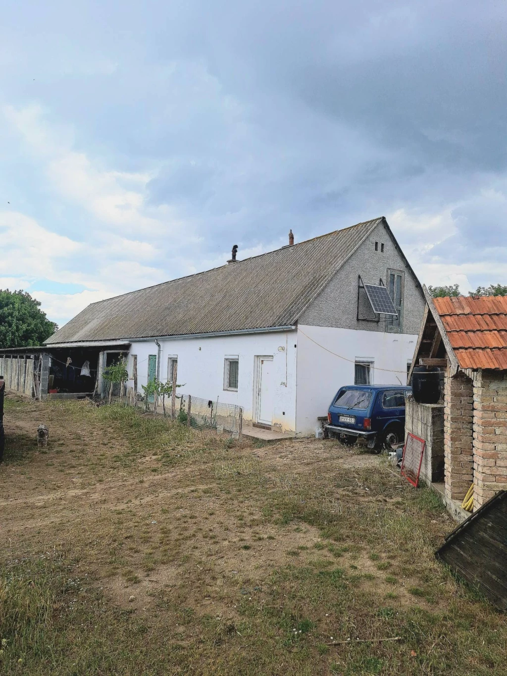 Eladó gazdálkodásra alkalmas tanya Bajaszentistván határában.