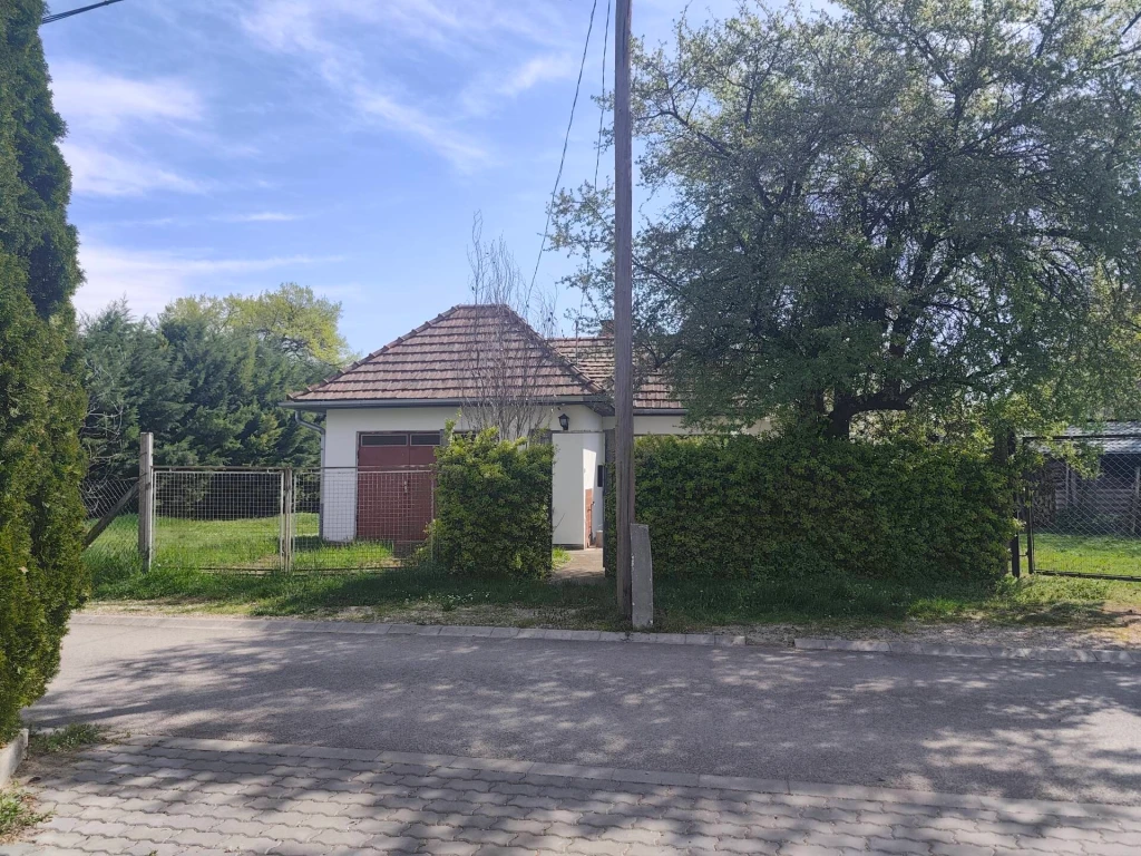 Eladó üdülő, nyaraló, Érsekcsanád