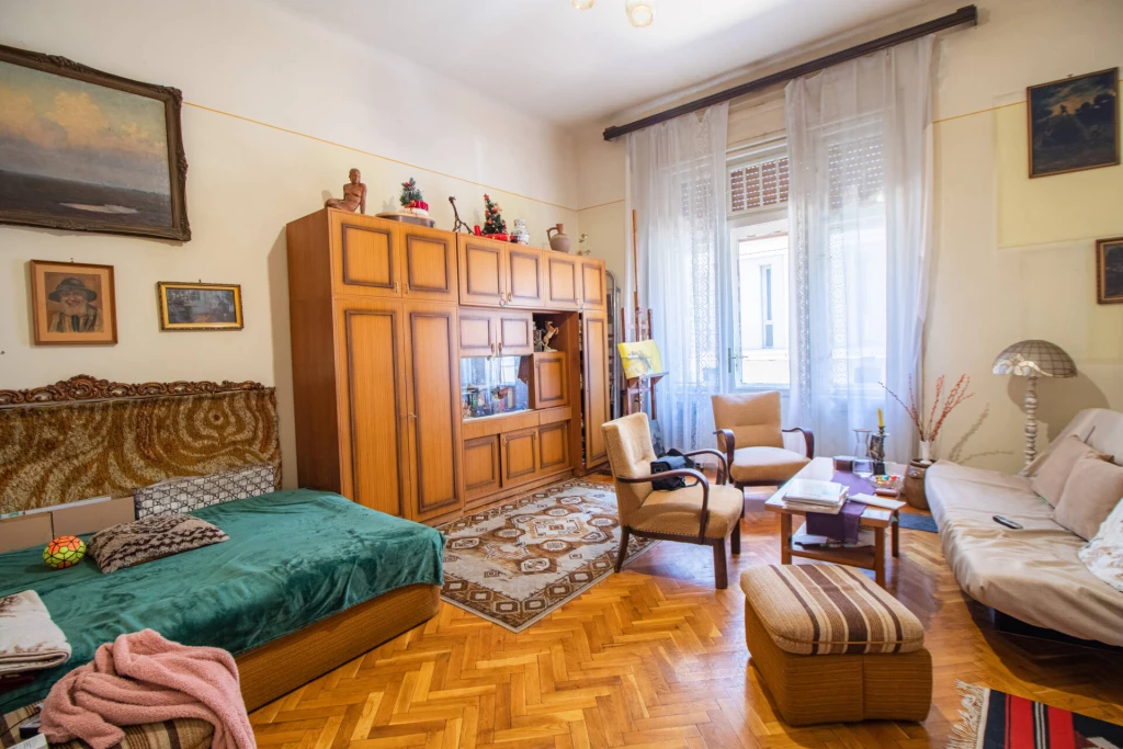 Feújítandó lakás Operettszínház mellett