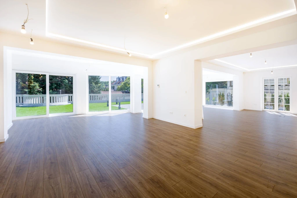 ELEGÁNS VILLAHANGULAT ÉS MODERN LUXUS