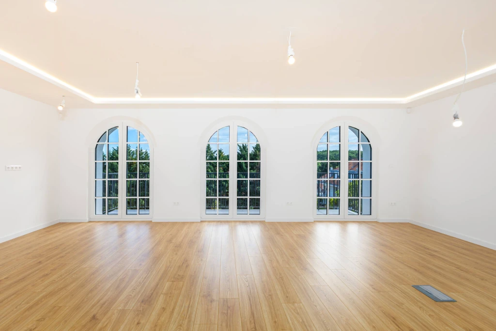 ELEGÁNS VILLAHANGULAT ÉS MODERN LUXUS