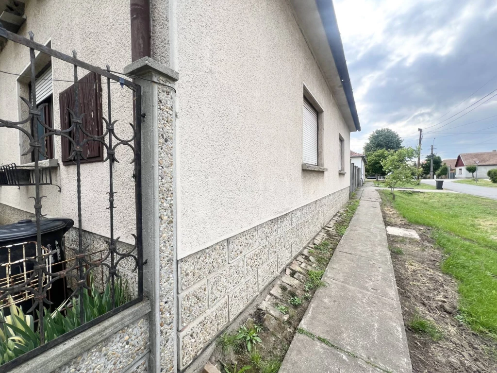Többgenerációs, gazdálkodásra is alkalmas családi ház eladó Eleken!