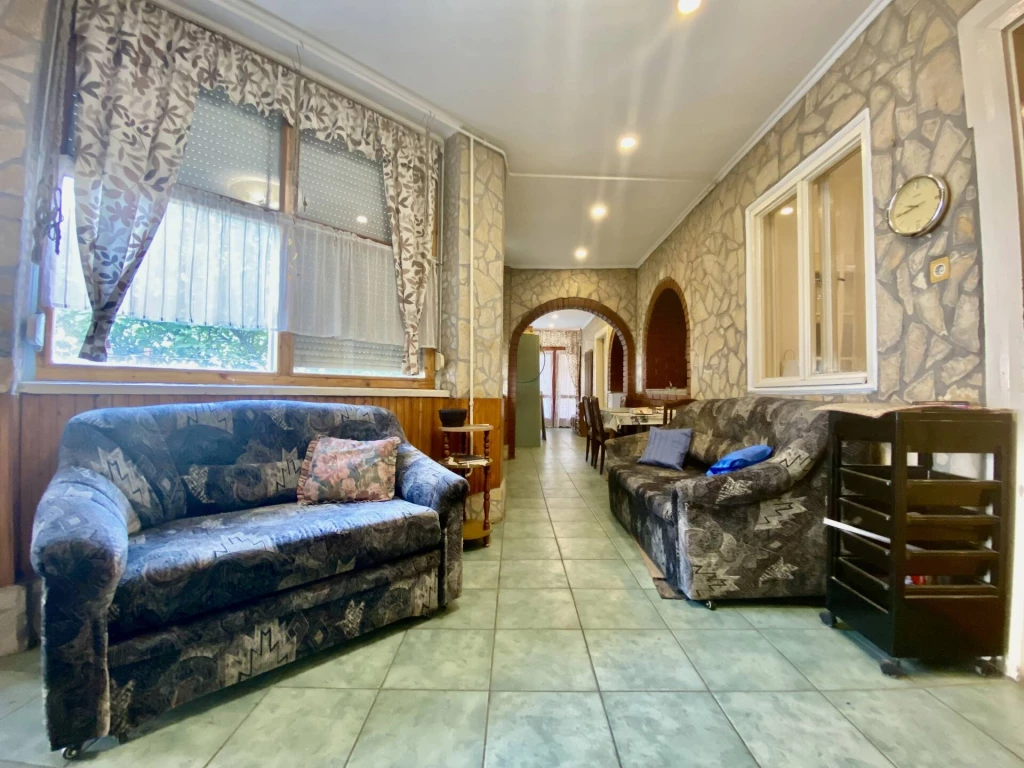 Gyulán tágas, polgári típusú családi ház eladó