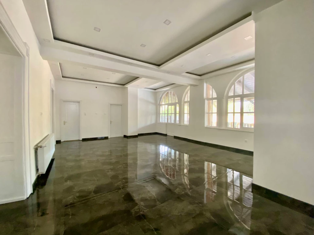 Különleges hangulatú tágas Polgári típusú családi ház