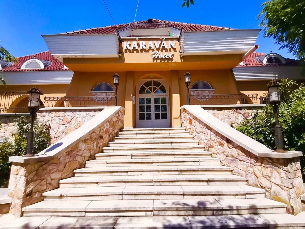 c3-1-name c2-6-name, Gyula