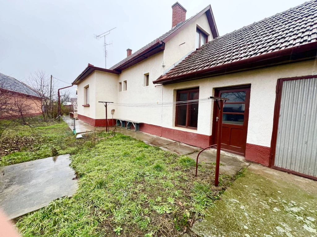 Sarkadon, csendes zsákutcában – két utcáról megközelíthető, tágas családi ház