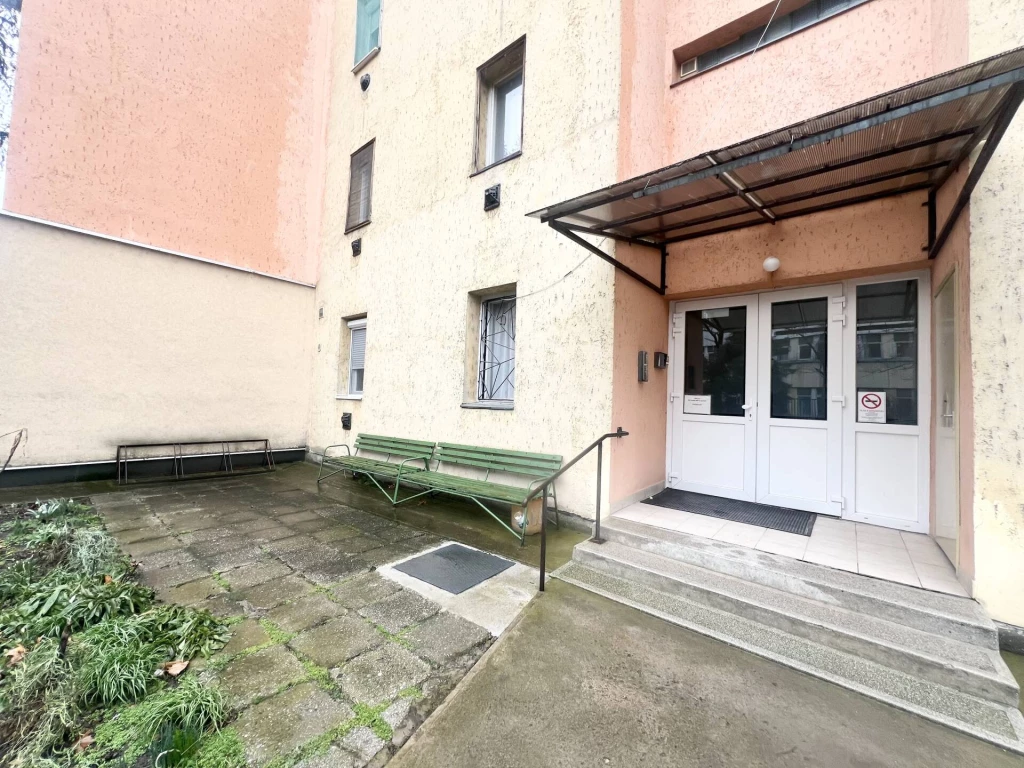 Zöldövezeti nyugalom a Körös mellett – költözhető, barátságos otthon Békés szívében!