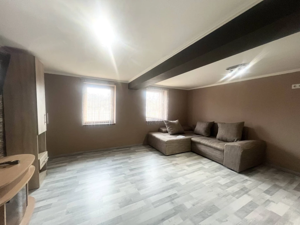 Szabaduljon ki a város nyüzsgéséből – találja meg a csendet és biztonságot Dévaványán!