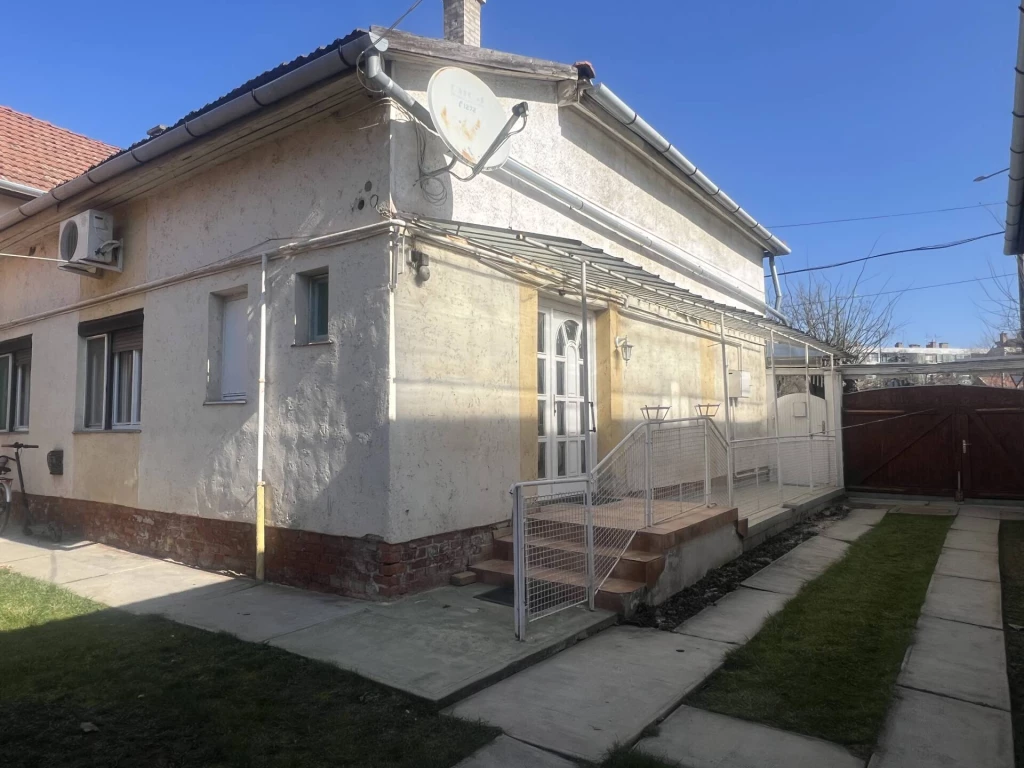 c3-1-name c2-1-name, Gyula