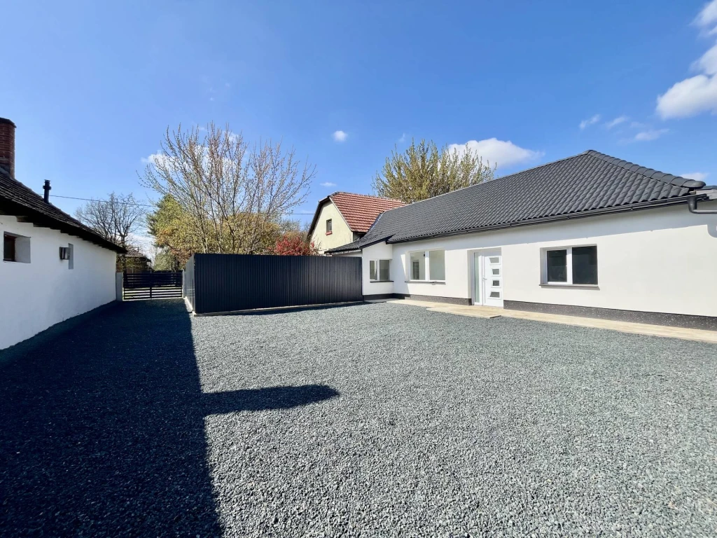 Felújított saját udvaros társas ház Békéscsabán